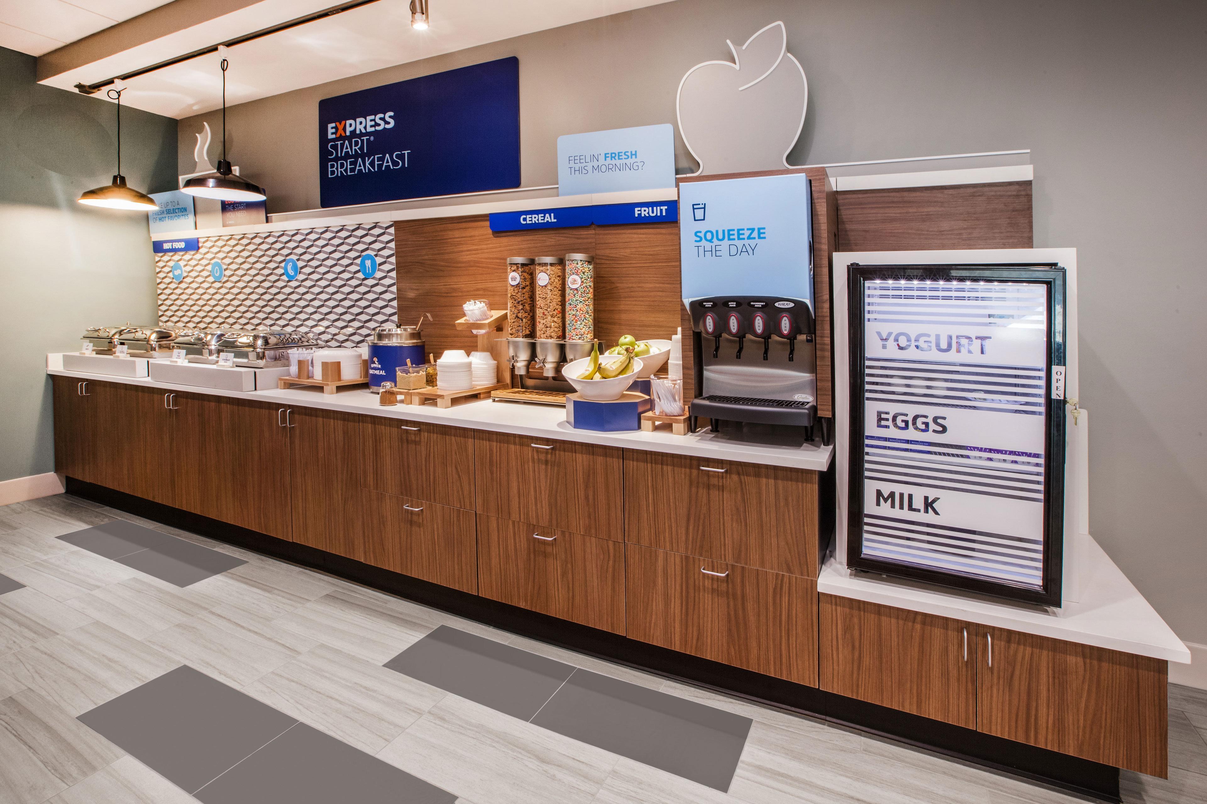 Holiday Inn Express Hotel & Suites Terre Haute By Ihg Exterior foto