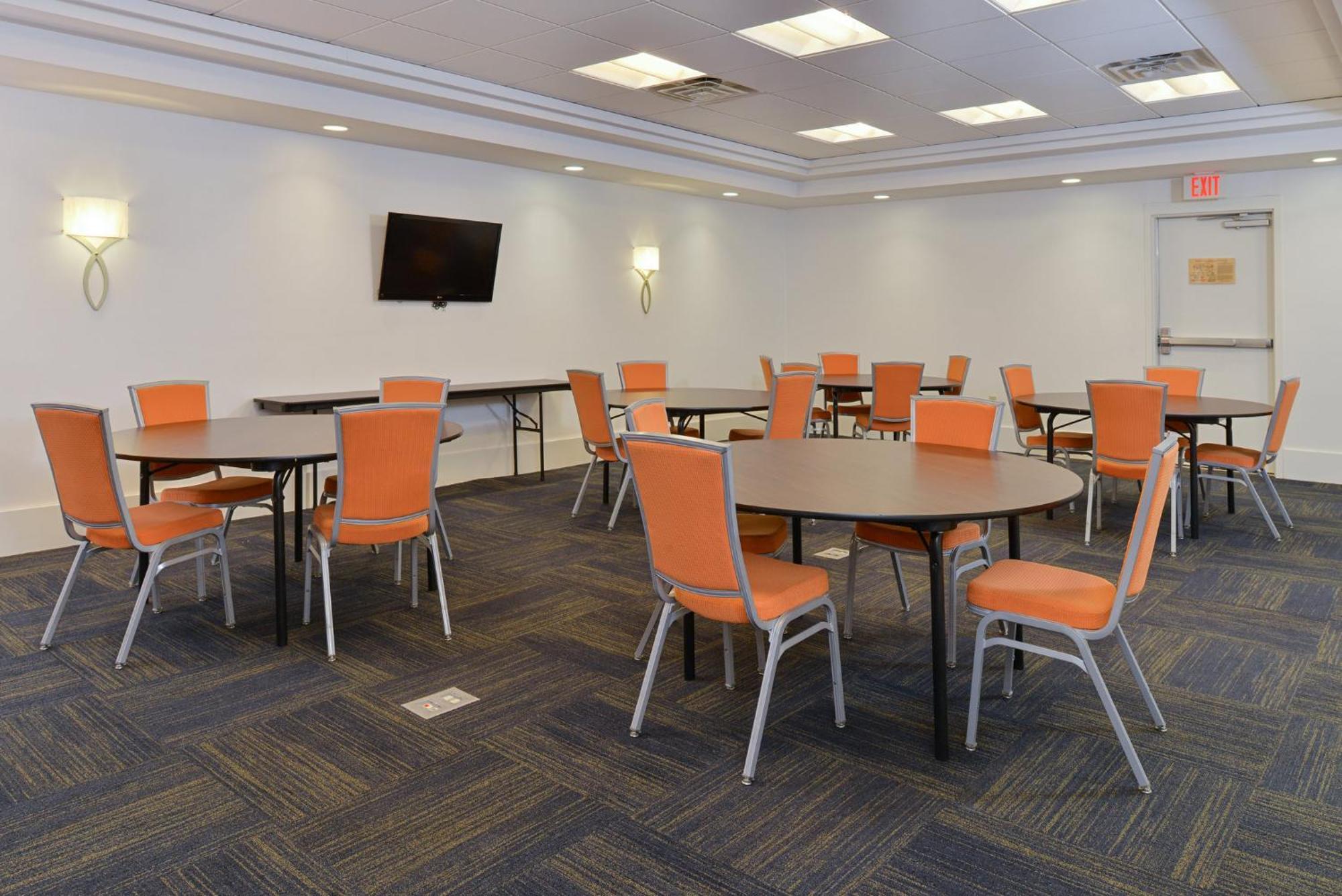 Holiday Inn Express Hotel & Suites Terre Haute By Ihg Exterior foto